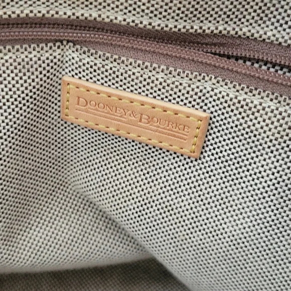 Dooney & Bourke logo bag - Picture 15 of 16